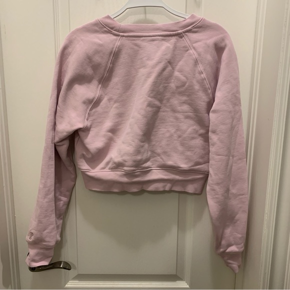 baby pink aritzia (tna) cropped sweatshirt - Picture 3 of 4